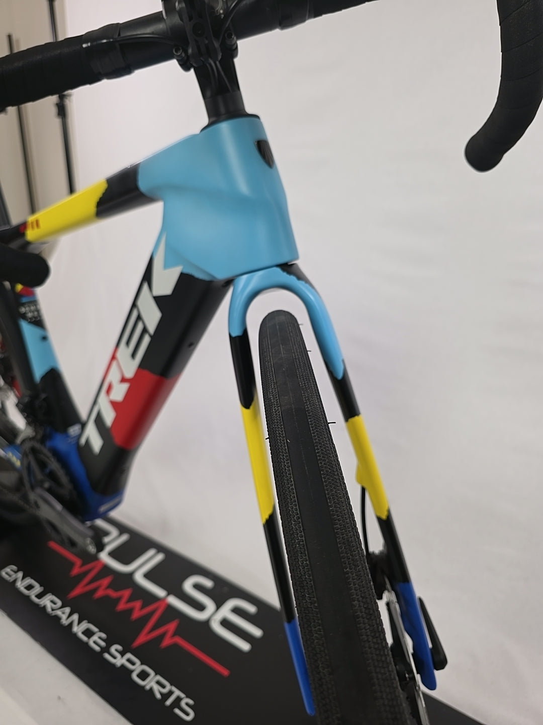 TREK Domane + Secteur Pavé MK Ultegra DI2 e-Bike Demo Size 50 (XS) 2023