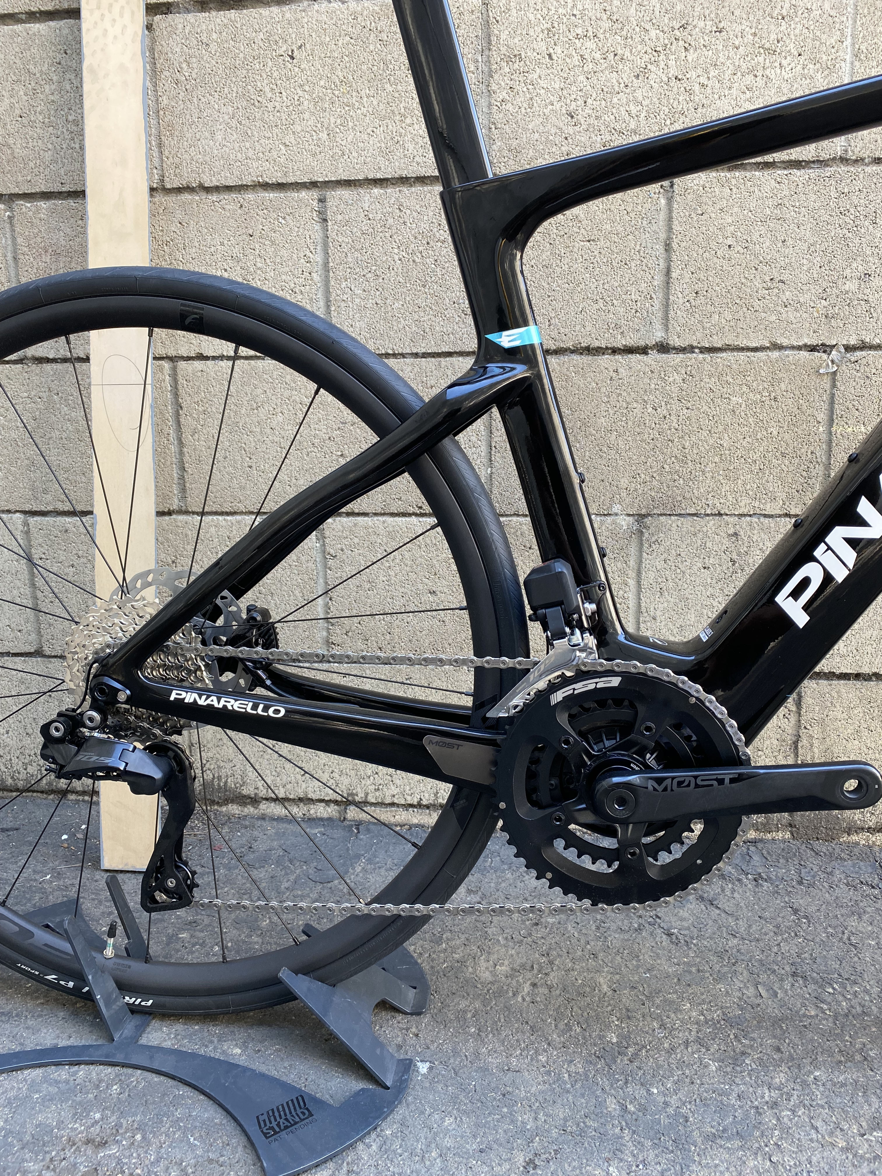 2024 Pinarello NYTRO Road E5 105 105 Di2