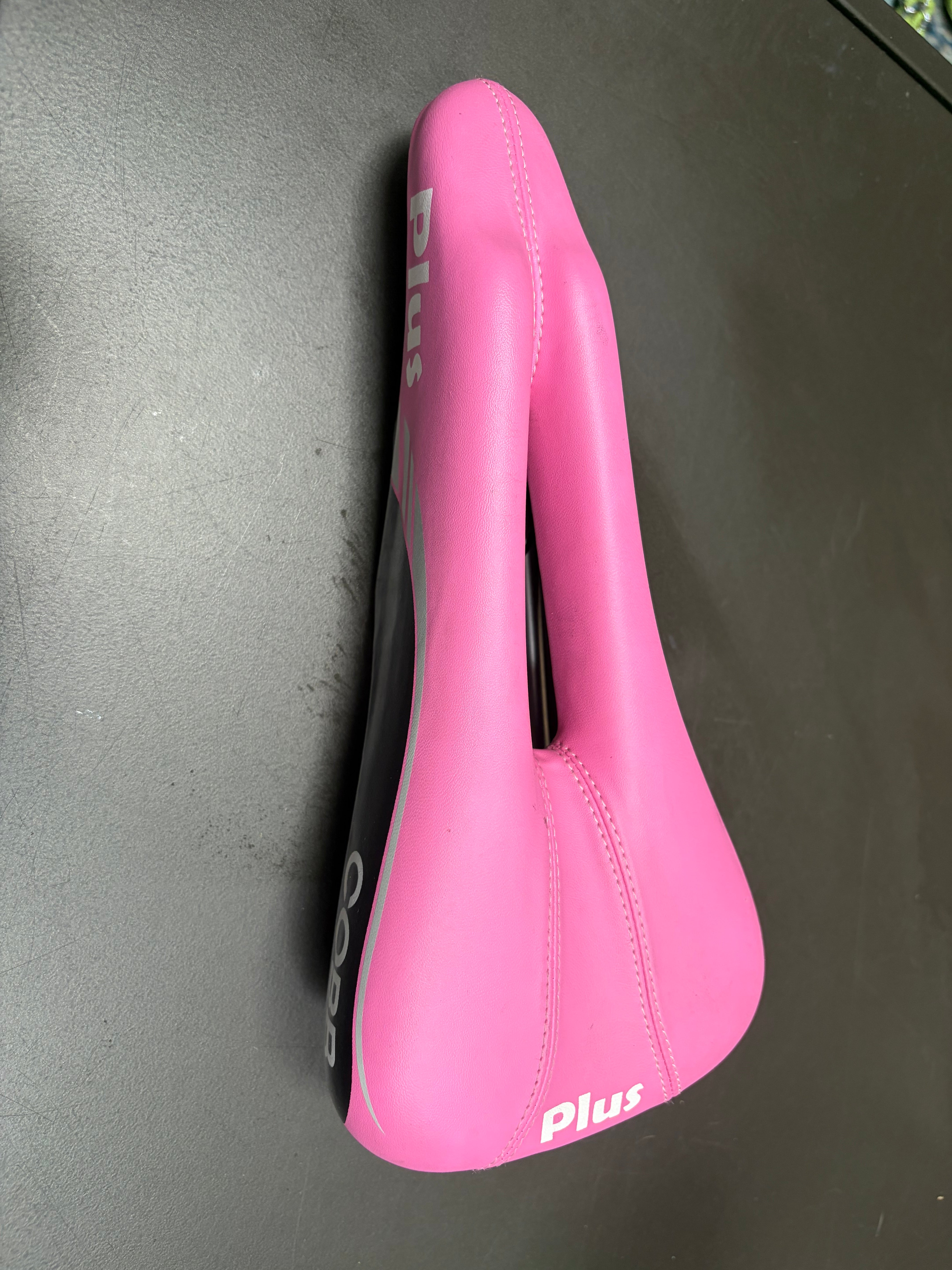 Cobb Plus Saddle PINK