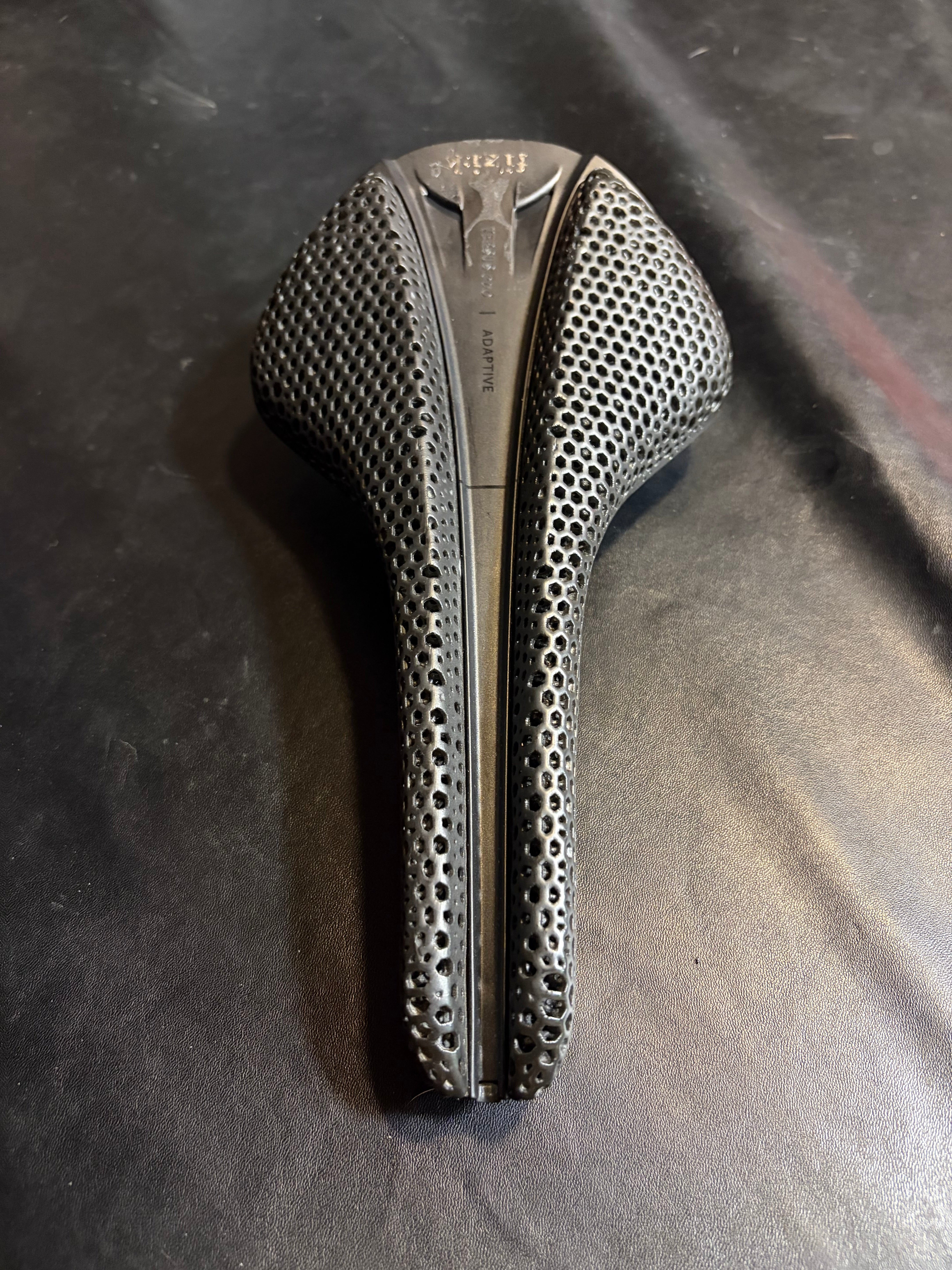 Sillín adaptable Fizik Vento Argo R3 - Kium 140 mm Negro