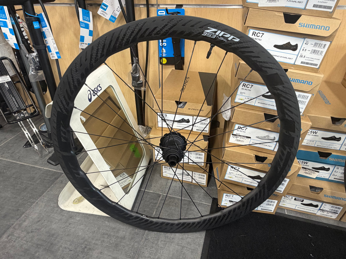 Juego de ruedas sin cámara ZIPP 353 NSW 2024 con freno de disco