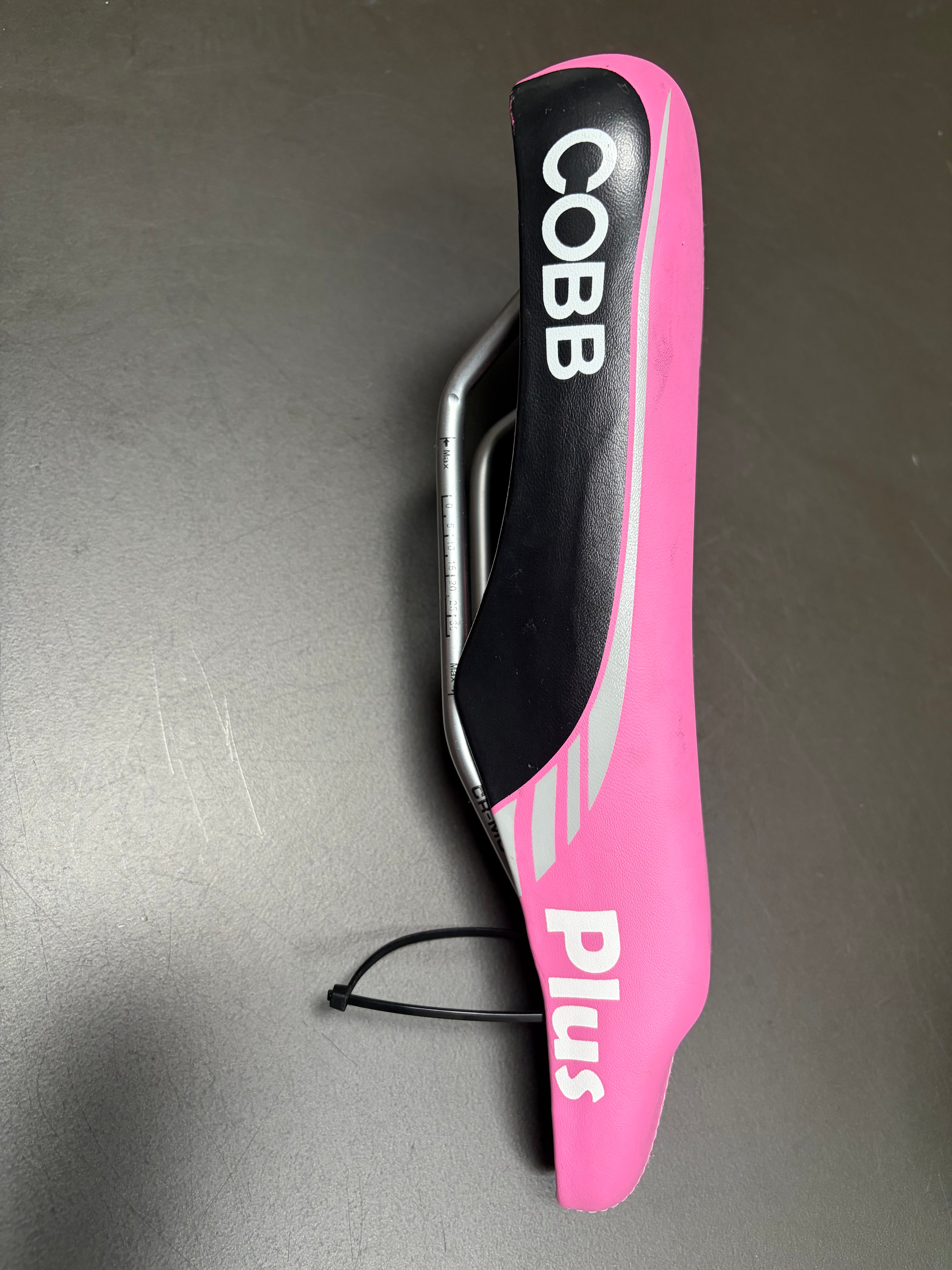 Cobb Plus Saddle PINK