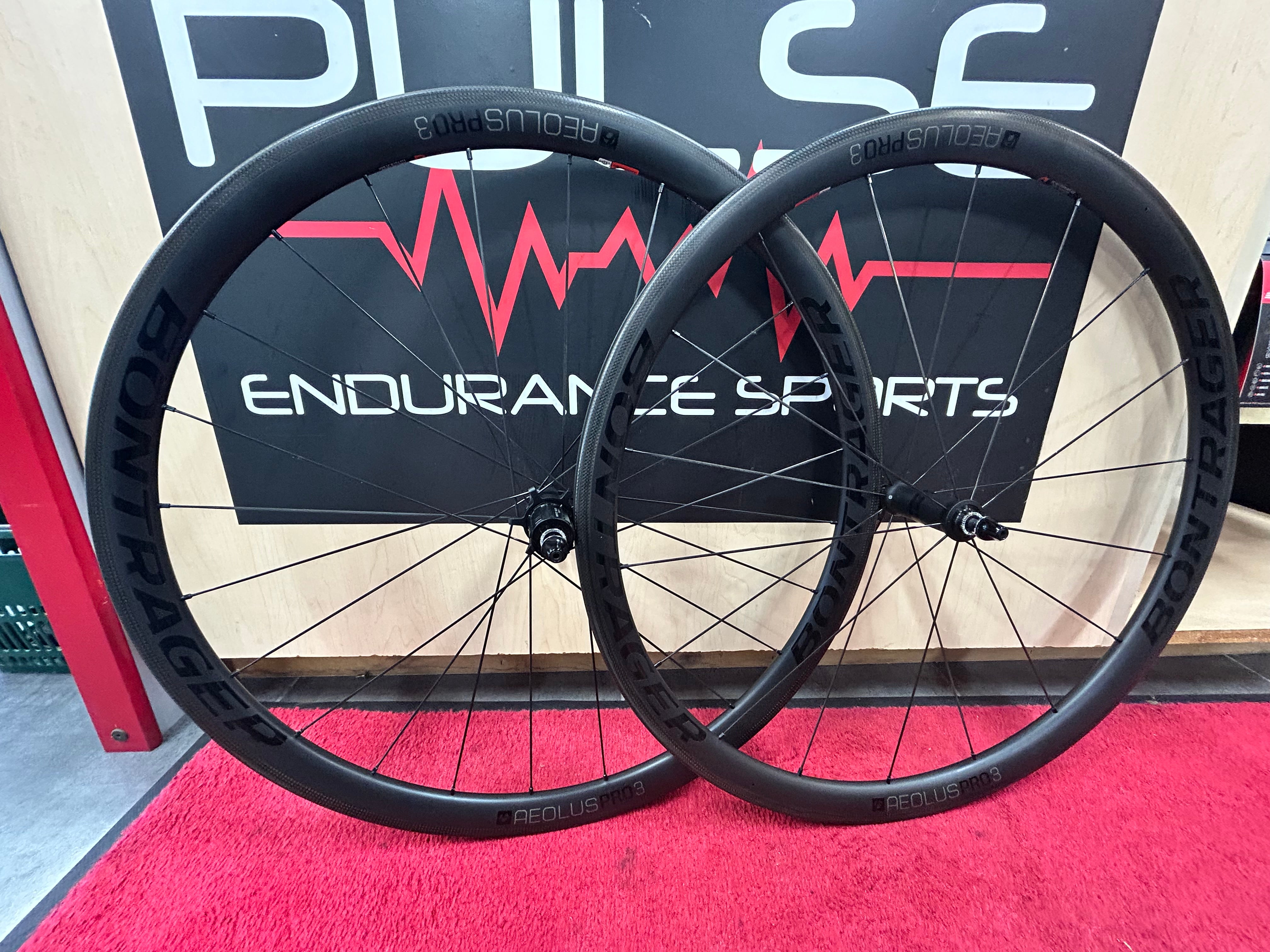 Bontrager Aeolus Pro 3 Carbon Wheelset - Rim Brake - Shimano 11/12 SP